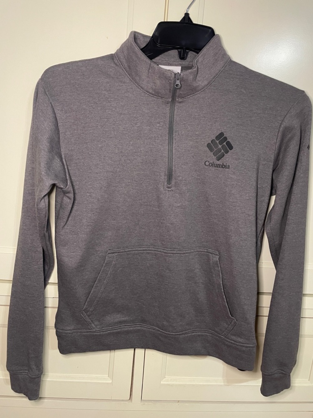 Columbia Women’s quarter zip pullover sweatshirt. Grey. Womens size S